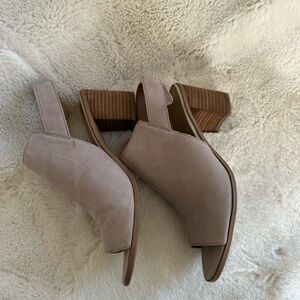Elegant Women's Tan Slingback Shoes